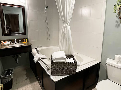 Linderman Jetted Tub Room - Kalispell Grand Hotel